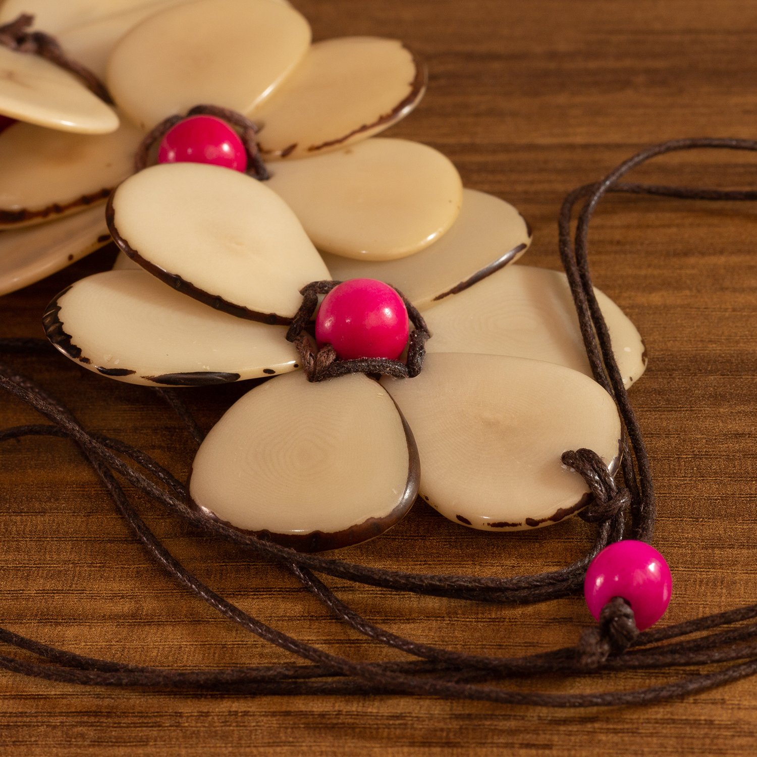 white-necklace-tagua-manta white-necklace-tagua-manta
