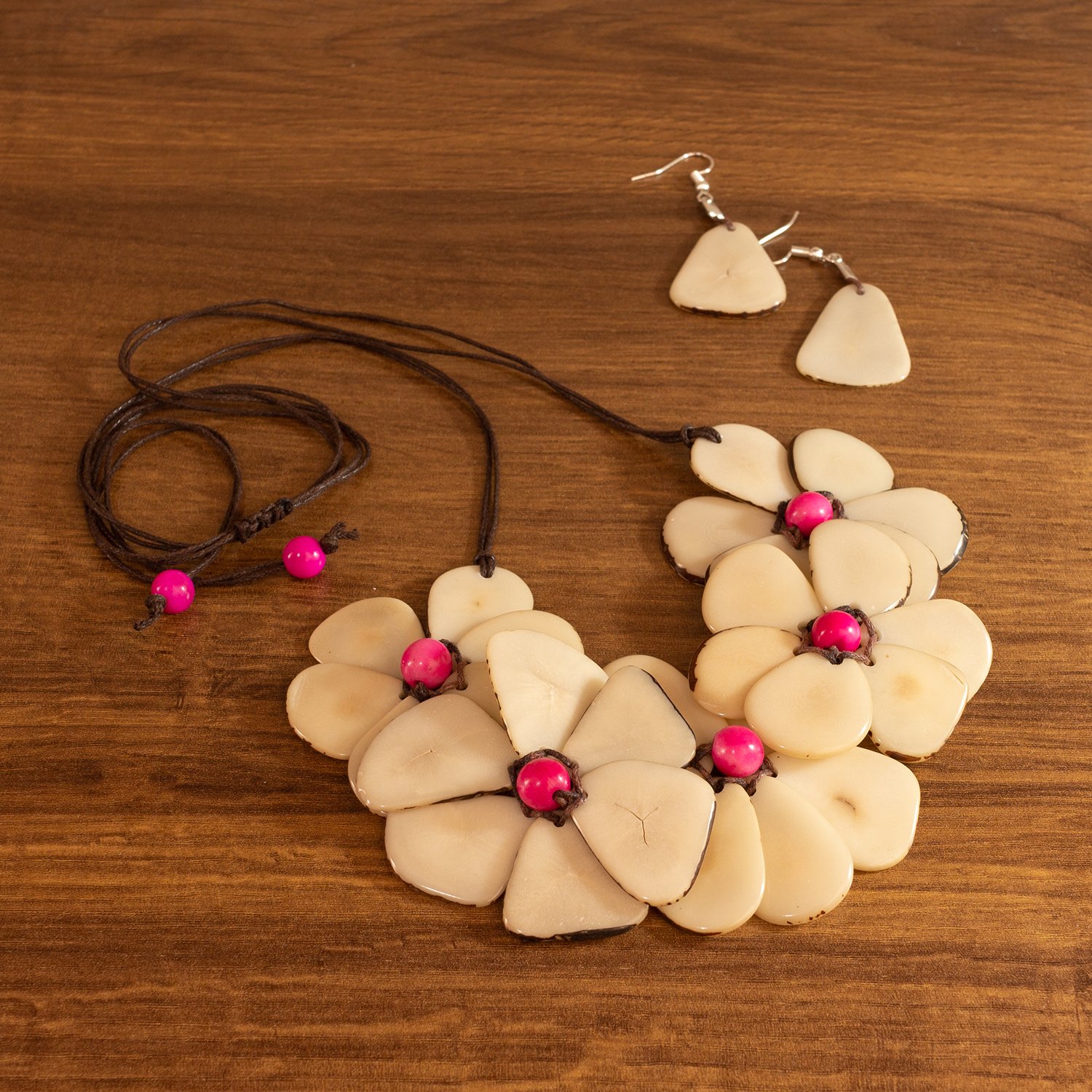 white-tagua-nut-necklace-manta white-tagua-nut-necklace-manta