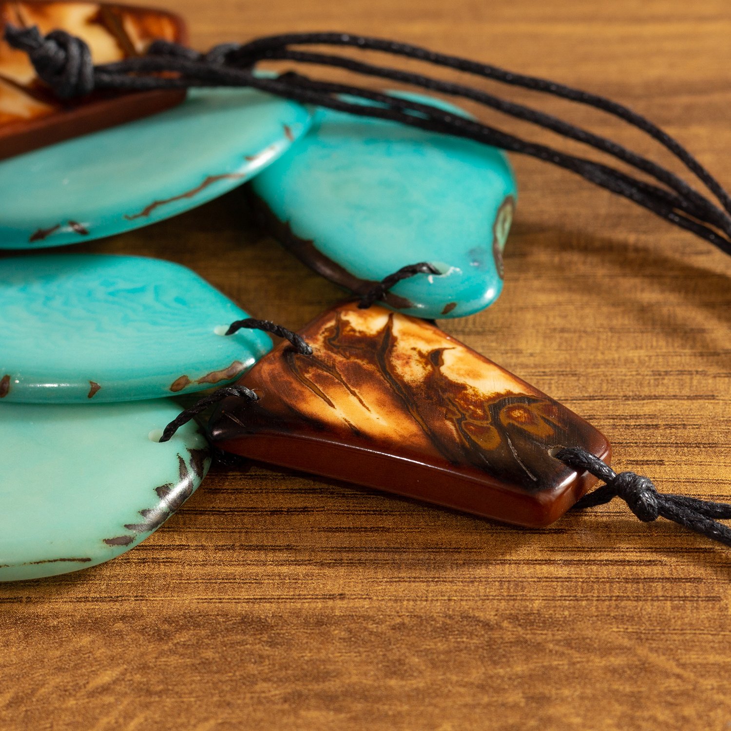 light-blue-necklace-tagua--los-rios light-blue-necklace-tagua--los-rios