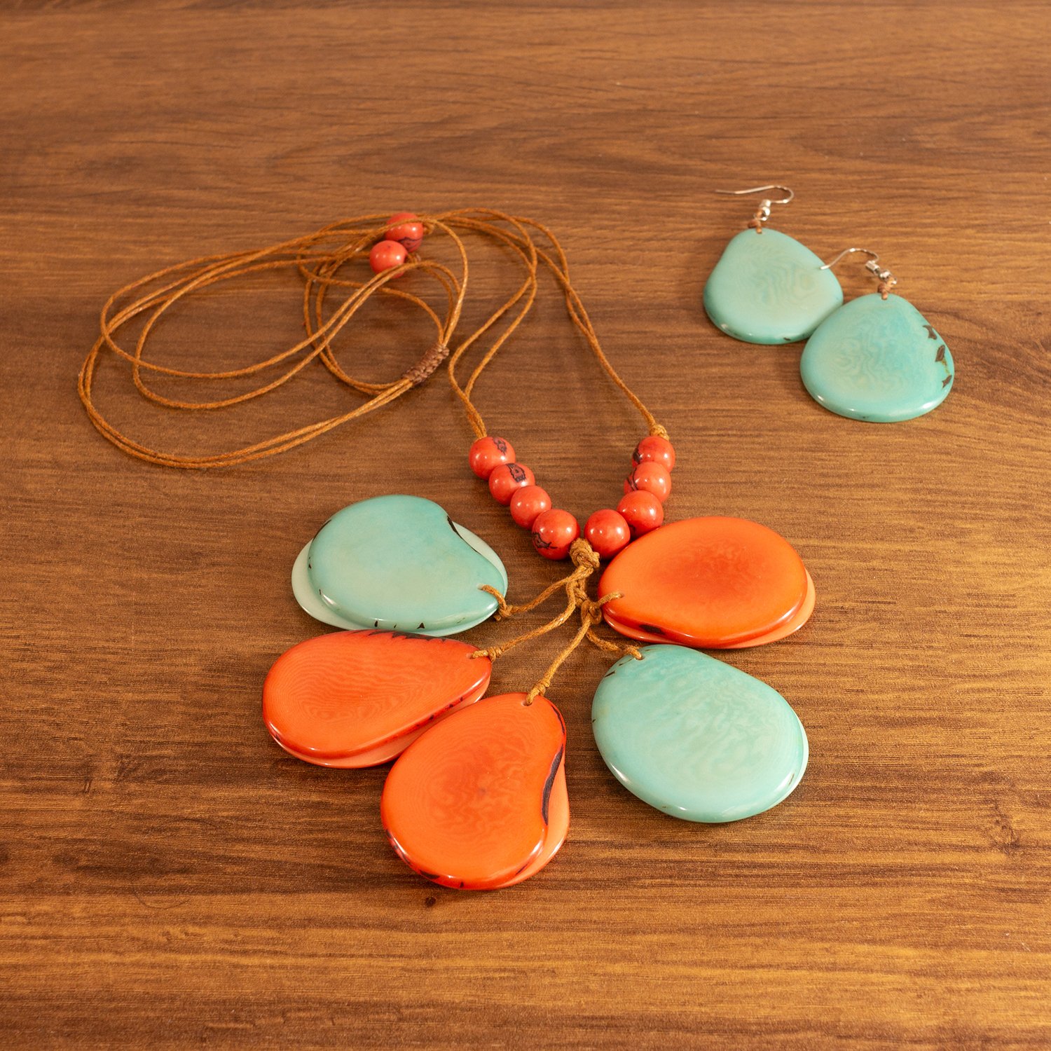 green-orange-tagua-jewerly-women-quito green-orange-tagua-jewerly-women-quito